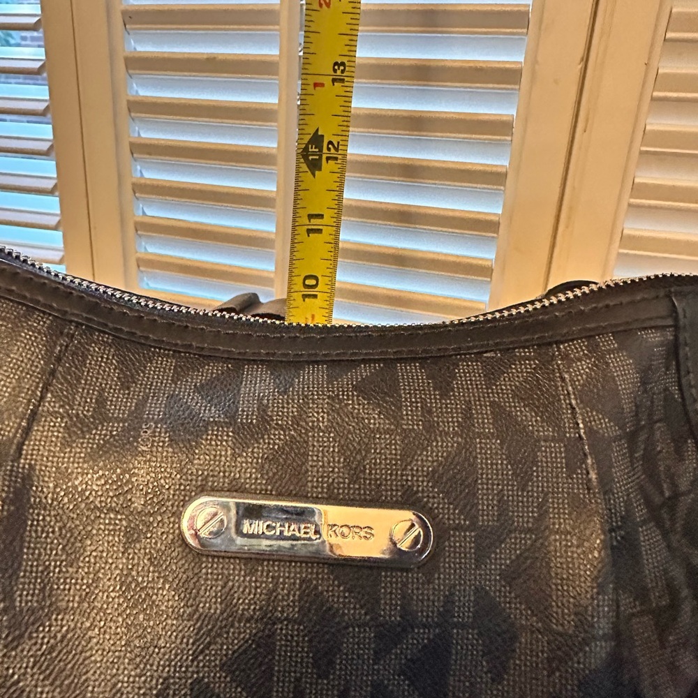 Michael Kors Monogram Black Shoulder Bag - Picture 3 of 5